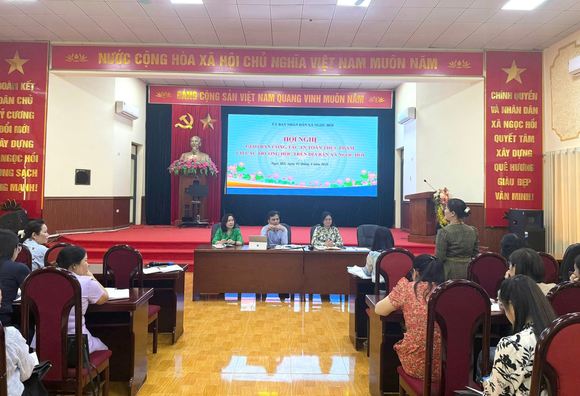 Xã Ngọc Hồi siết chặt quản lý an toàn thực phẩm tại bếp ăn trường học- Ảnh 1.