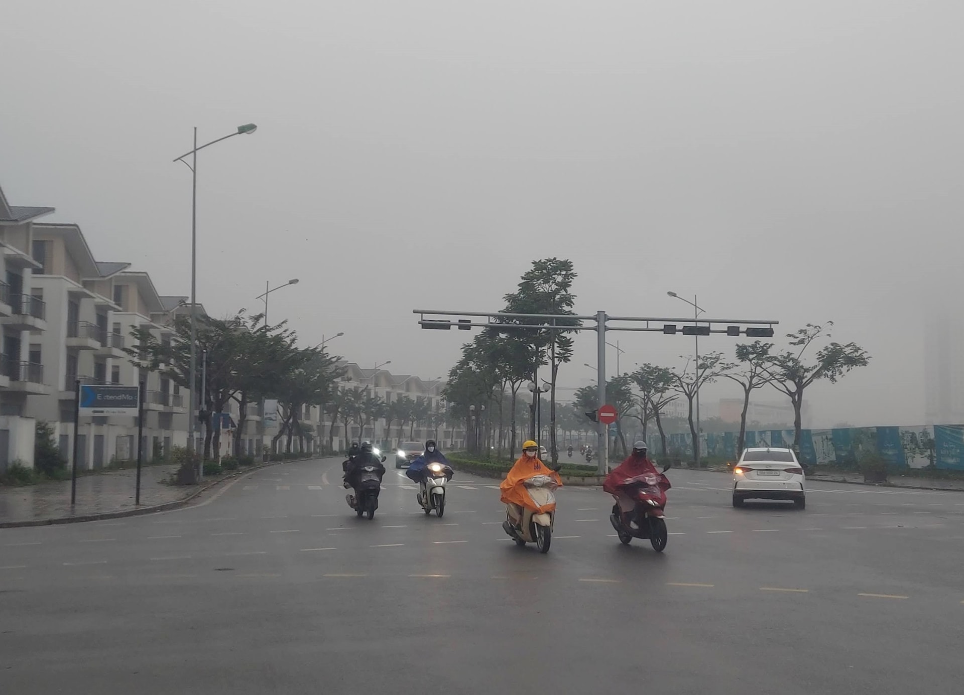 Miền Bắc mưa dông, đề phòng lốc, sét, mưa đá- Ảnh 1.