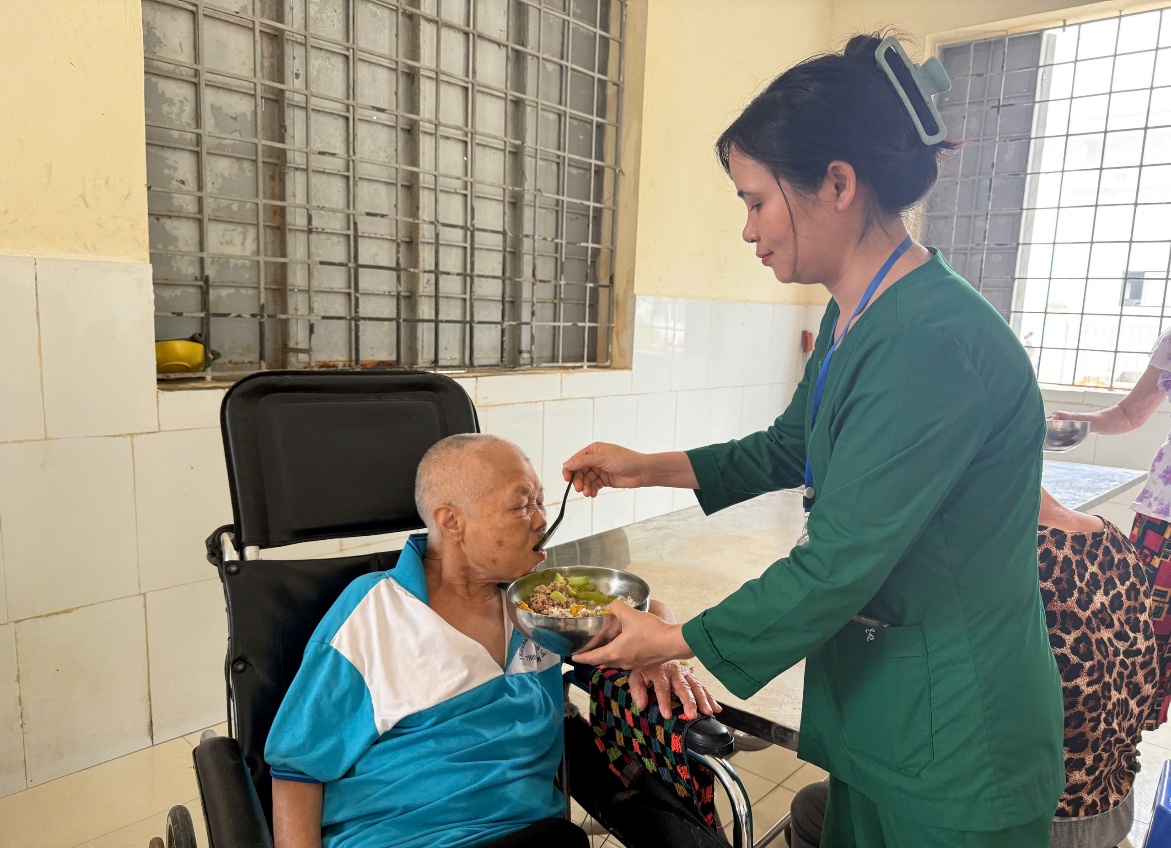 Ngọn đèn truyền cảm hứng- Ảnh 2.