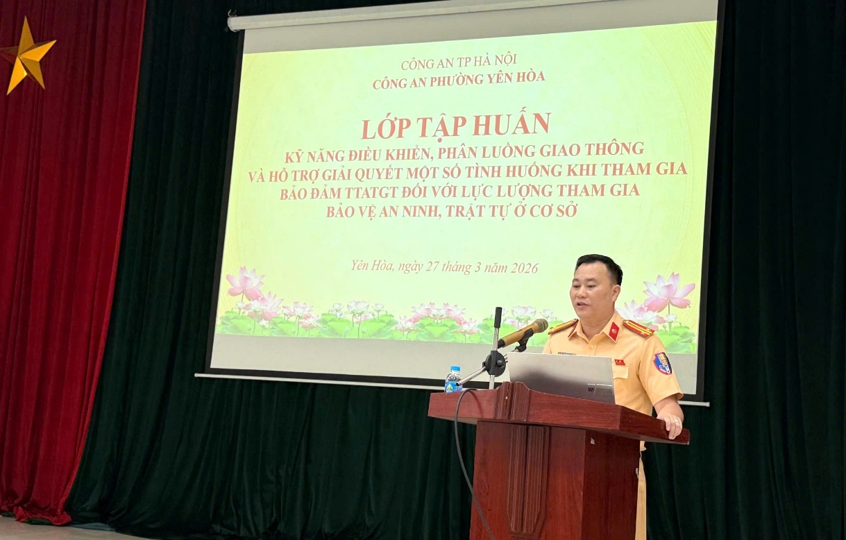 Phường Yên Hòa tổ chức tập huấn kỹ năng điều khiển, phân luồng giao thông cho lực lượng bảo vệ ANTT cơ sở năm 2026- Ảnh 3.