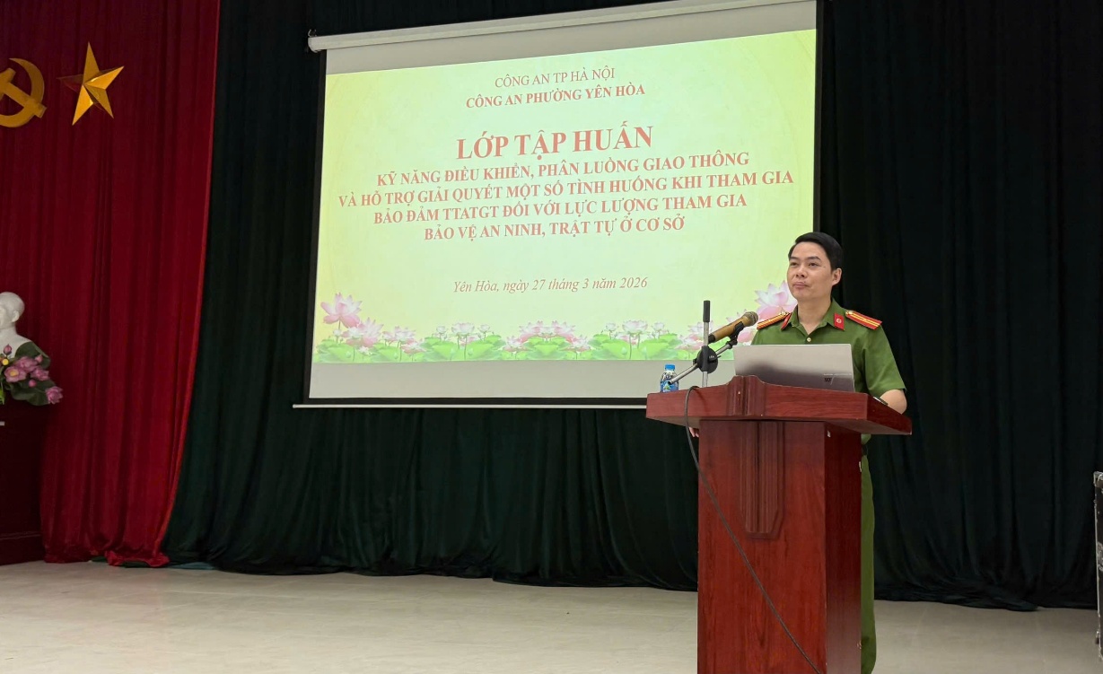 Phường Yên Hòa tổ chức tập huấn kỹ năng điều khiển, phân luồng giao thông cho lực lượng bảo vệ ANTT cơ sở năm 2026- Ảnh 4.
