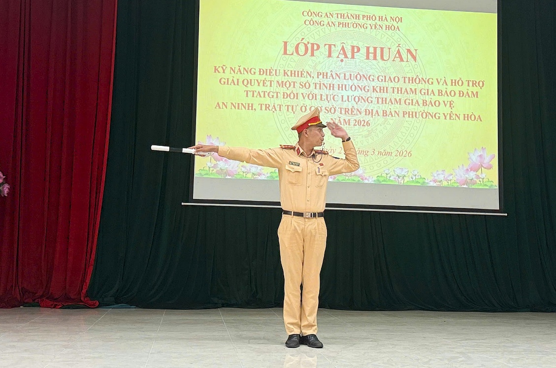 Phường Yên Hòa tổ chức tập huấn kỹ năng điều khiển, phân luồng giao thông cho lực lượng bảo vệ ANTT cơ sở năm 2026- Ảnh 6.