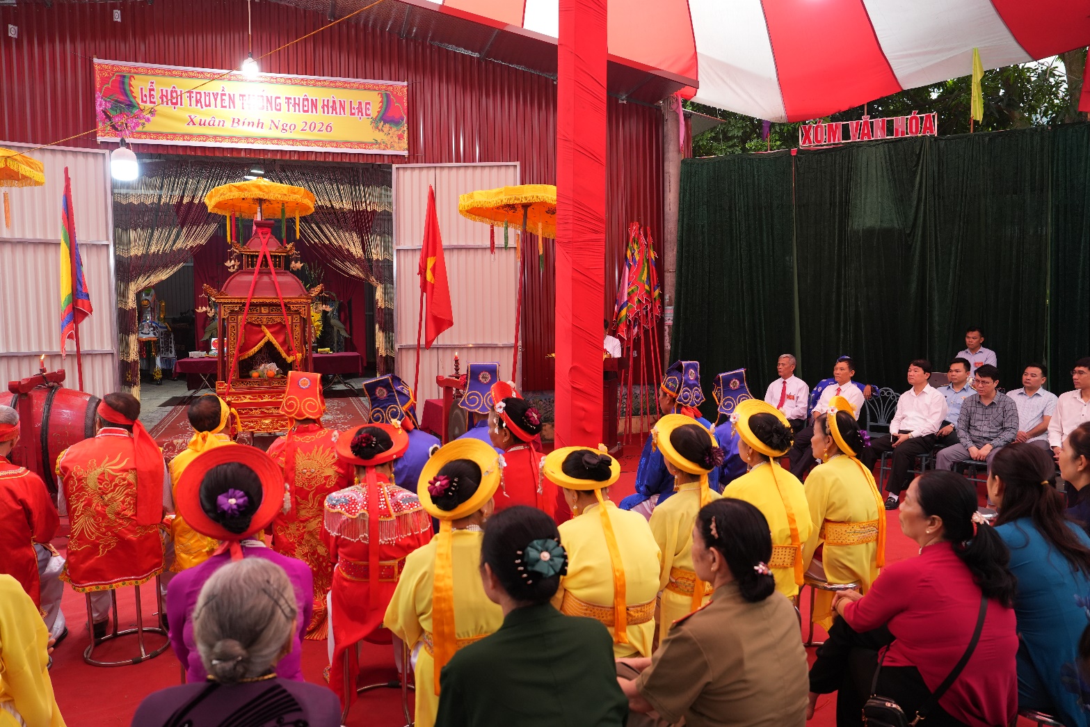 A group of people in a room  AI-generated content may be incorrect.