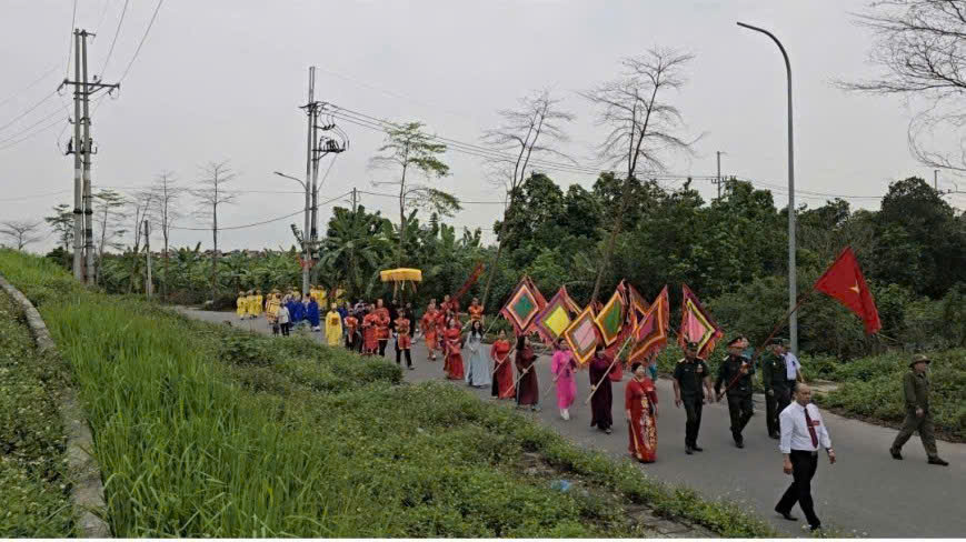 A group of people walking on a road  AI-generated content may be incorrect.