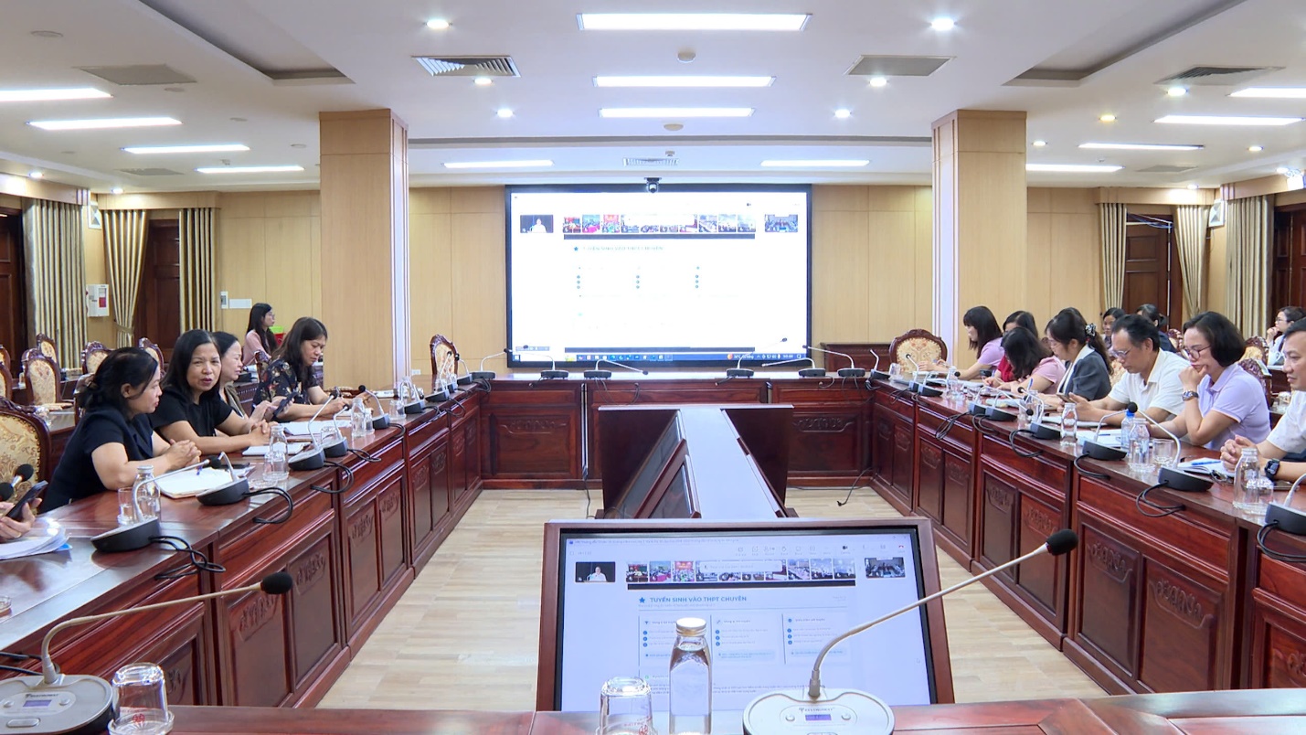 Hoài Đức dự hội nghị quán triệt công tác tuyển sinh đầu cấp và tổ chức kỳ thi tốt nghiệp THPT năm 2026- Ảnh 1.