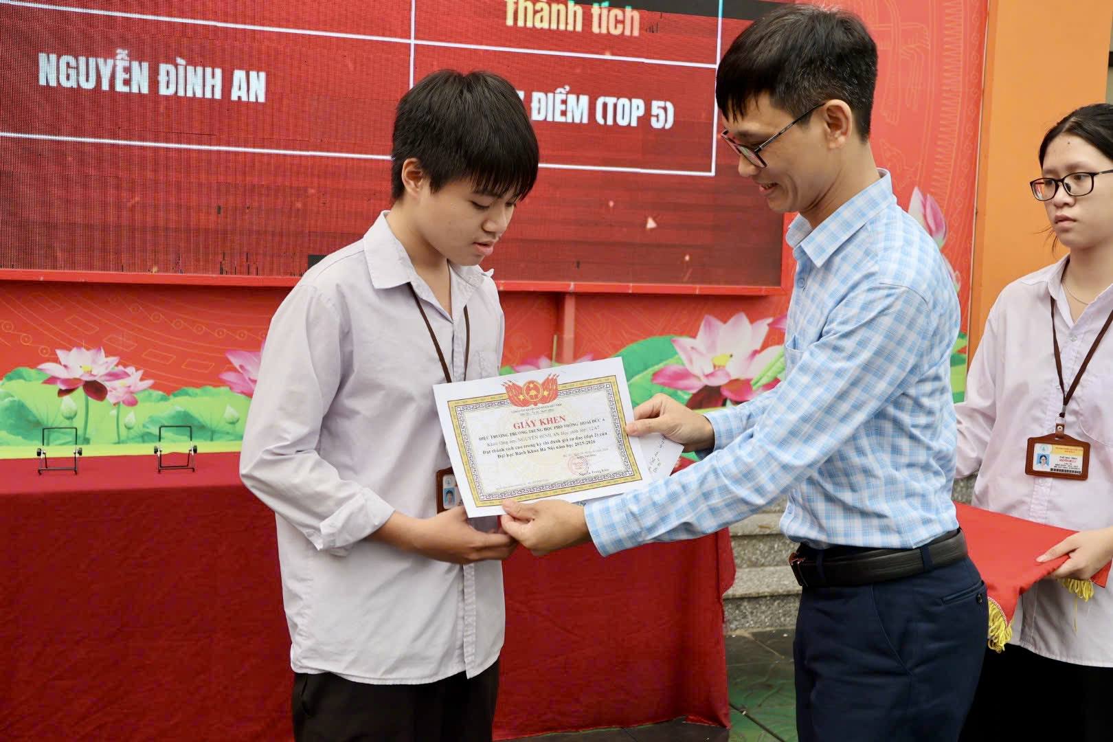 Nguyễn Đình An, học sinh THPT Hoài Đức A, đạt 86,17 điểm – top 5 toàn quốc kỳ thi TSA- Ảnh 2.