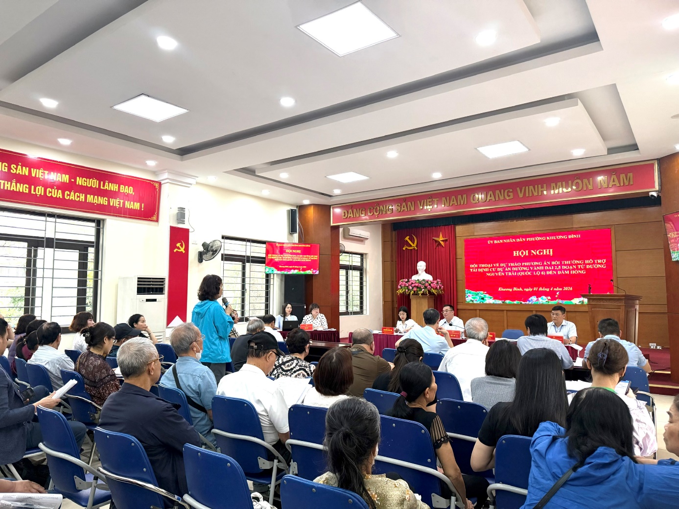 Phường Khương Đình tổ chức Hội nghị đối thoại về dự thảo phương án bồi thường, hỗ trợ, tái định cư dự án đường Vành đai 2,5- Ảnh 3.