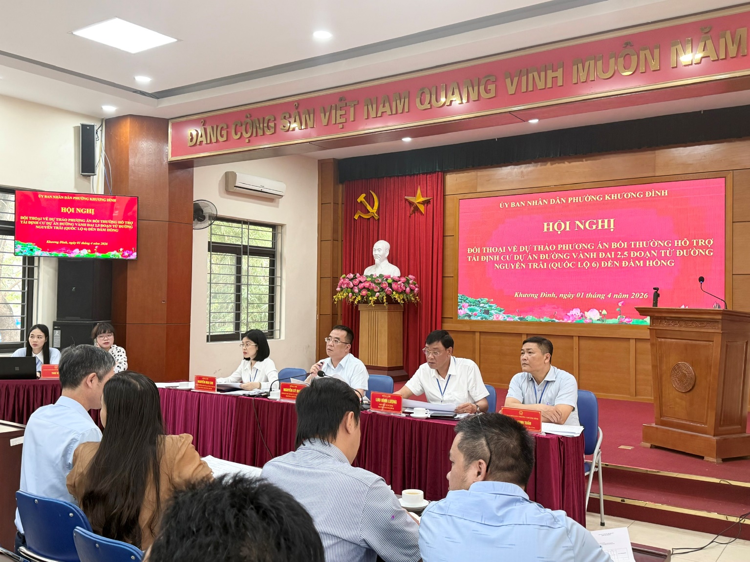 Phường Khương Đình tổ chức Hội nghị đối thoại về dự thảo phương án bồi thường, hỗ trợ, tái định cư dự án đường Vành đai 2,5- Ảnh 2.