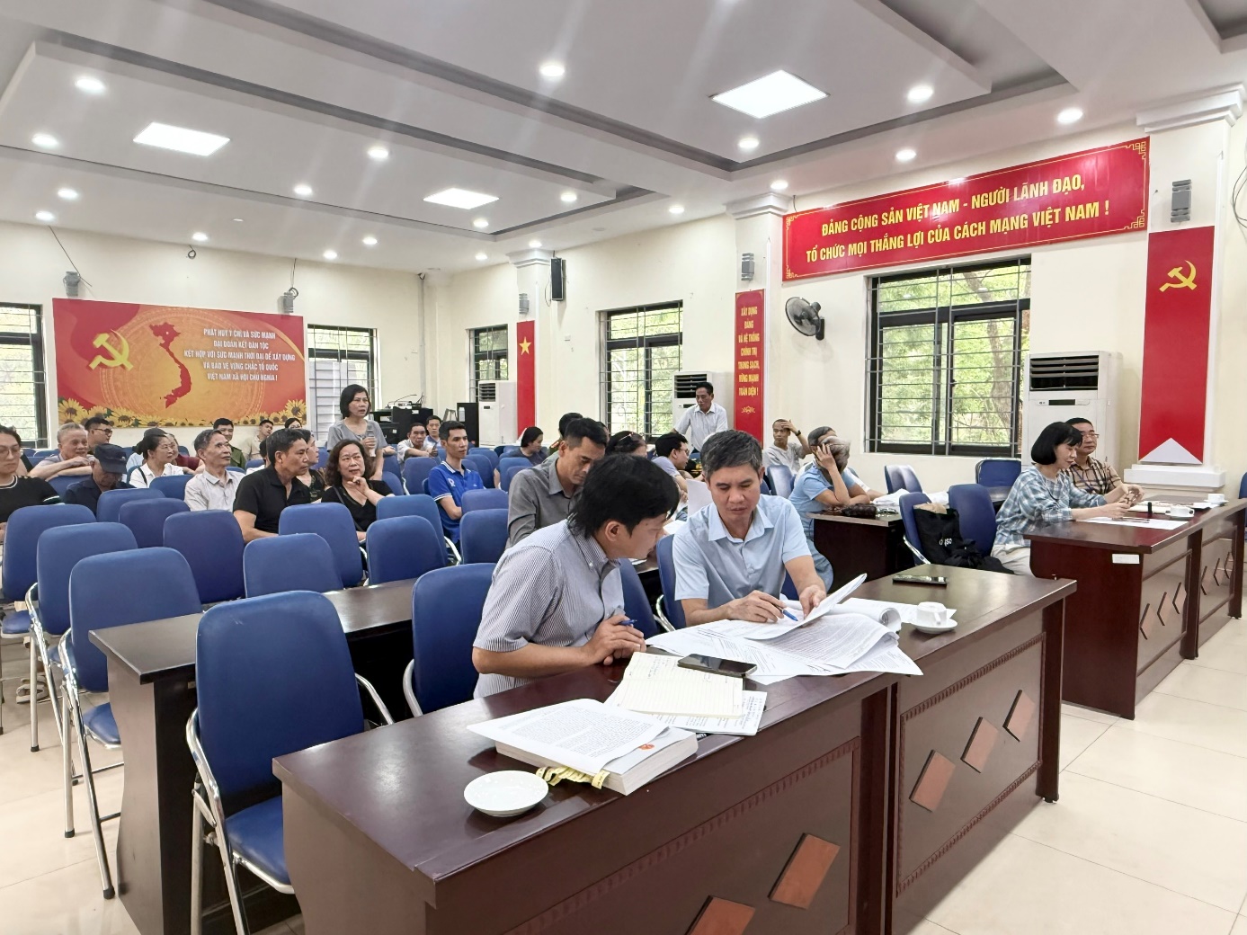 Phường Khương Đình tổ chức Hội nghị đối thoại về dự thảo phương án bồi thường, hỗ trợ, tái định cư dự án đường Vành đai 2,5- Ảnh 3.