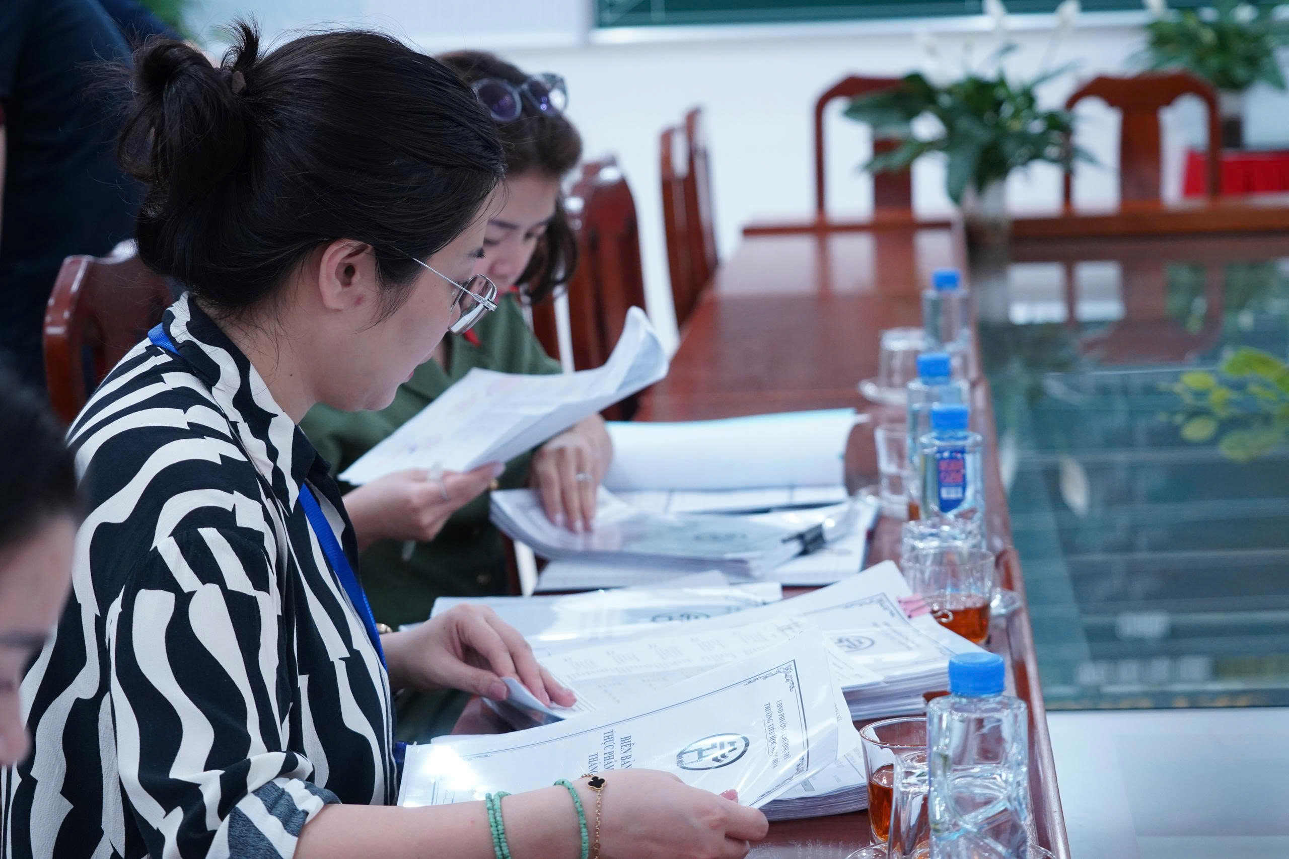 Đoàn liên ngành phường Chương Mỹ kiểm tra an toàn thực phẩm tại trường Tiểu học Tiên Phương và Tiểu học Ngọc Hòa- Ảnh 2.