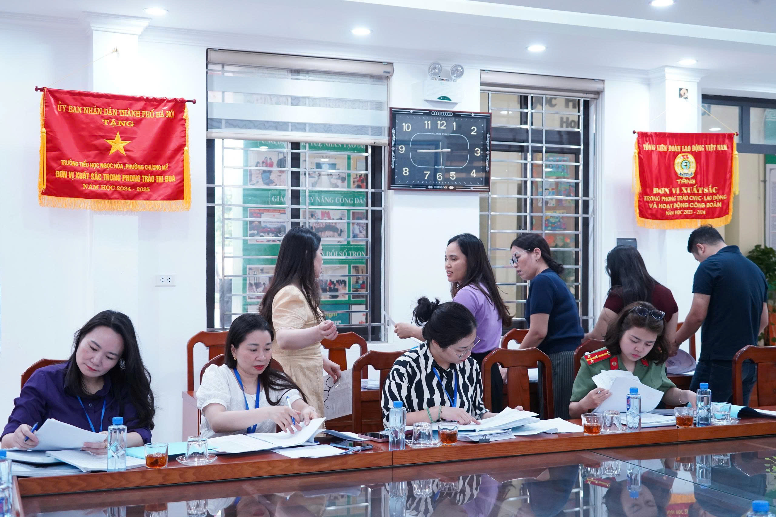 Đoàn liên ngành phường Chương Mỹ kiểm tra an toàn thực phẩm tại trường Tiểu học Tiên Phương và Tiểu học Ngọc Hòa- Ảnh 3.