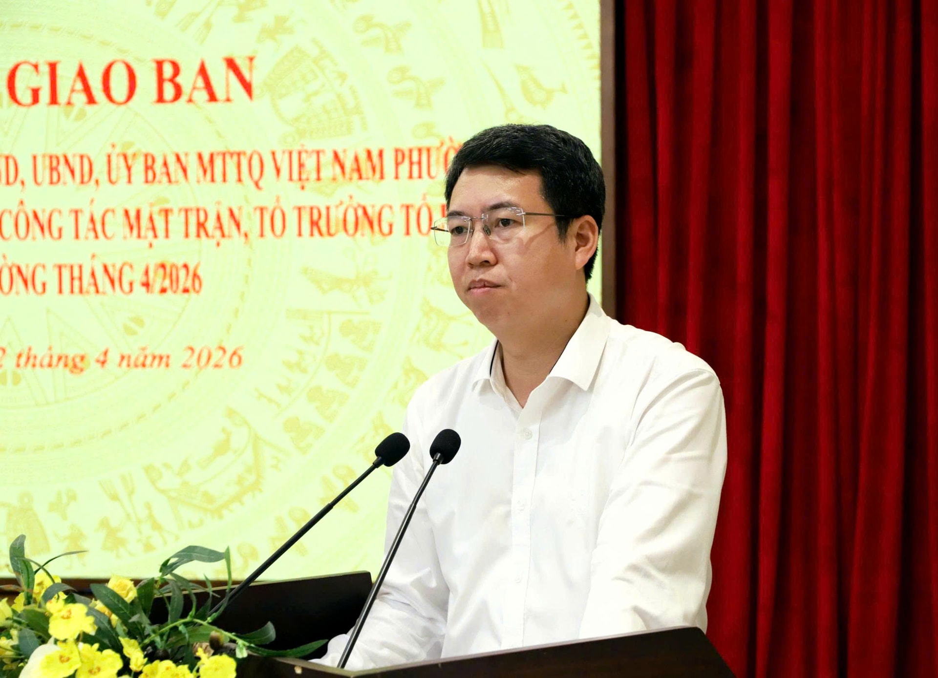 Thường trực Đảng ủy phường Cửa Nam giao ban với bí thư chi bộ, tổ trưởng tổ dân phố tháng 1-2026
- Ảnh 2.