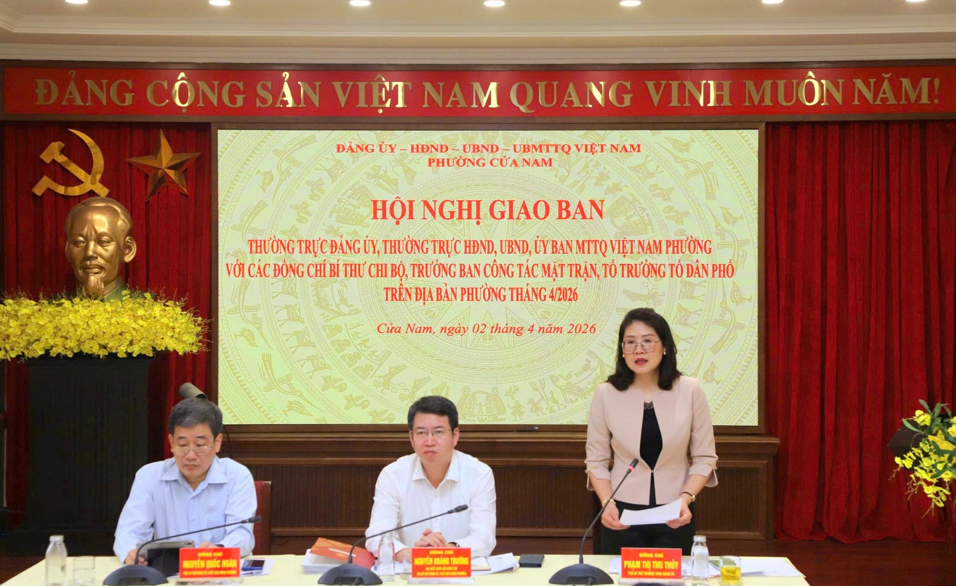 Thường trực Đảng ủy phường Cửa Nam giao ban với bí thư chi bộ, tổ trưởng tổ dân phố tháng 1-2026
- Ảnh 3.