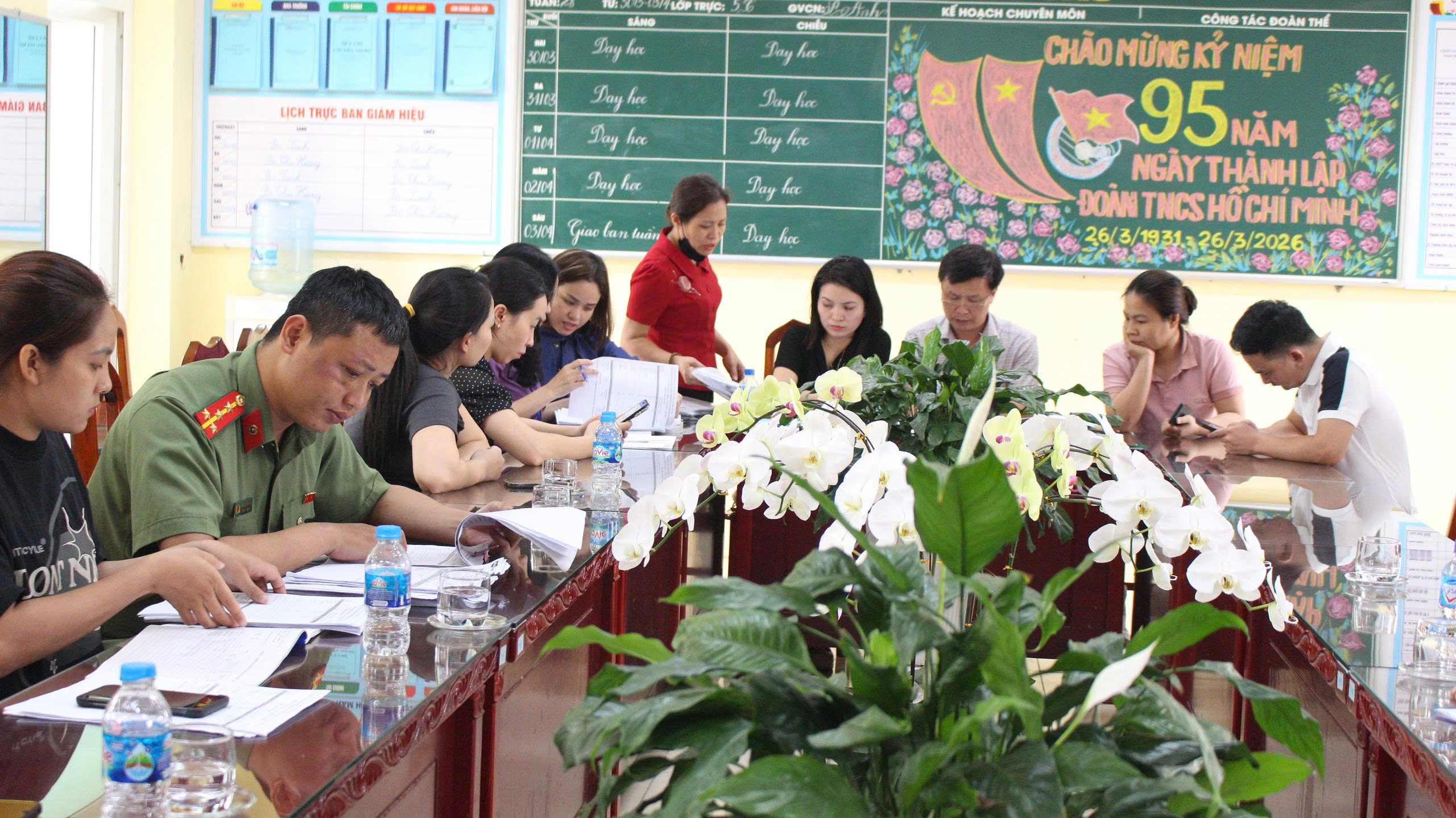 Đoàn liên ngành phường Chương Mỹ kiểm tra an toàn thực phẩm tại trường Tiểu học Thụy Hương và Tiểu học Chúc Sơn B- Ảnh 6.