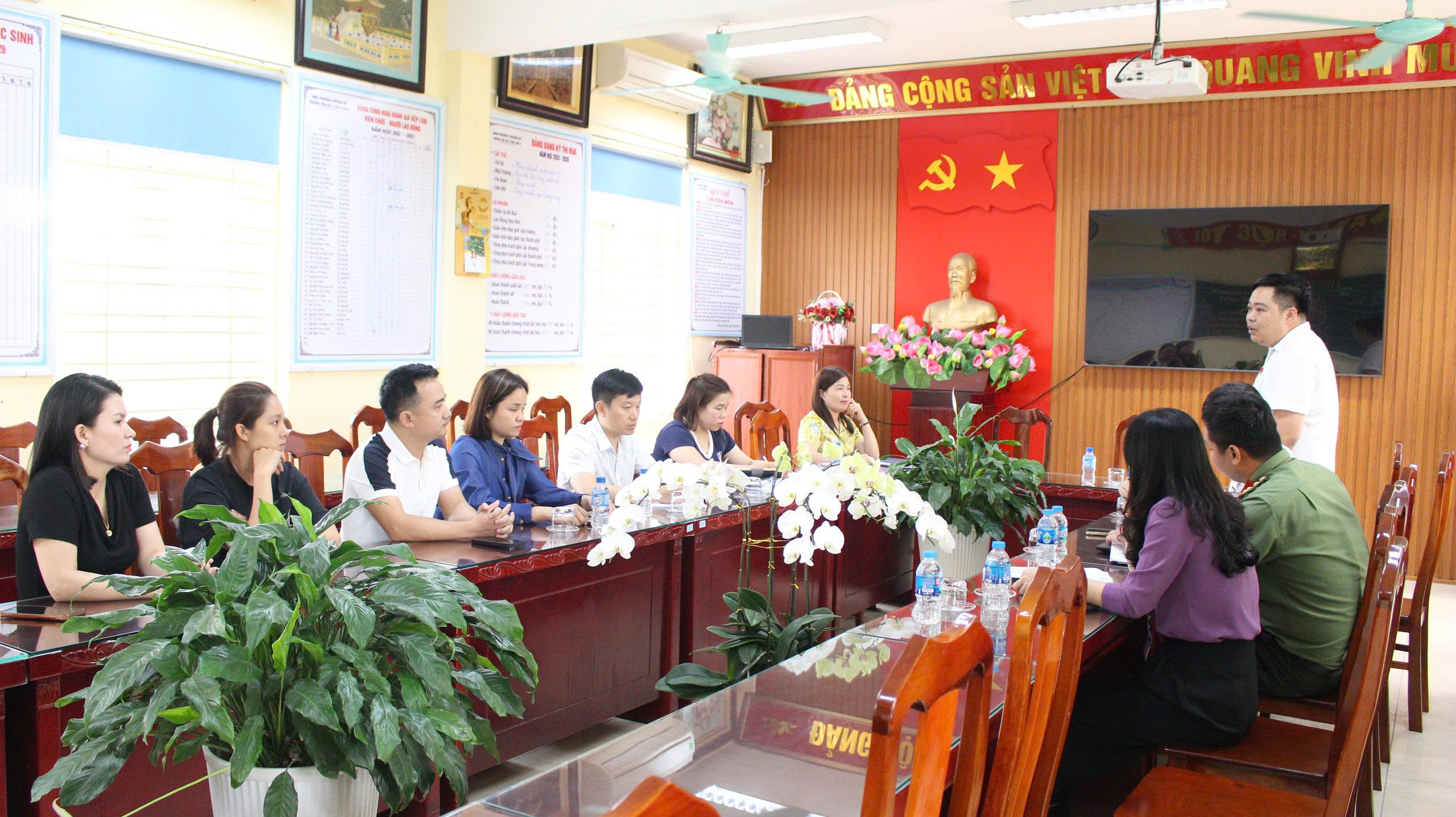 Đoàn liên ngành phường Chương Mỹ kiểm tra an toàn thực phẩm tại trường Tiểu học Thụy Hương và Tiểu học Chúc Sơn B- Ảnh 7.