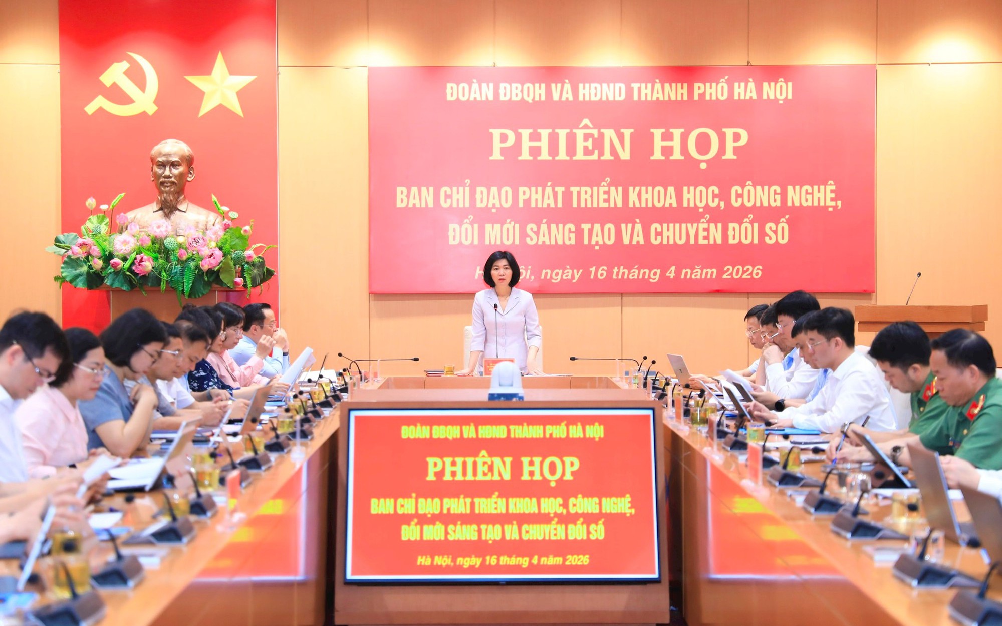 Chủ tịch HĐND thành phố Phùng Thị Hồng Hà: Chuyển đổi số phải nâng cao năng lực giám sát của HĐND