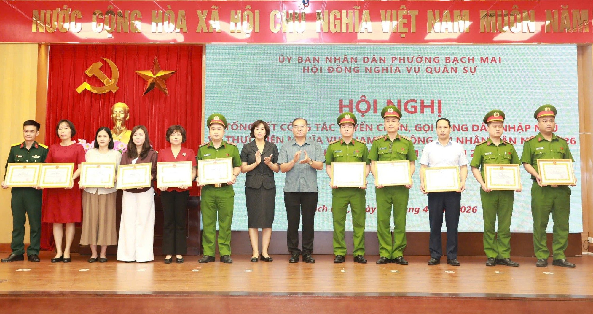 Phường Bạch Mai khen thưởng thành tích trong công tác tuyển quân- Ảnh 3.