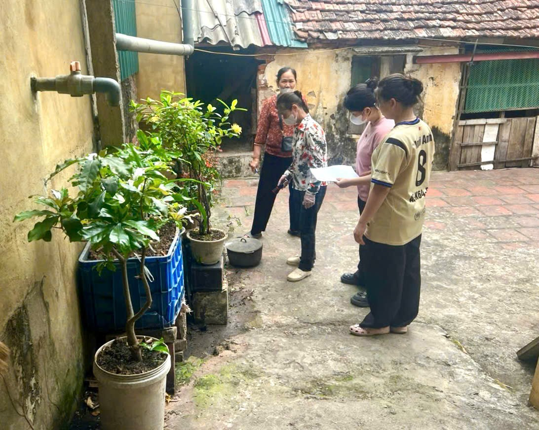 A group of people standing outside  Description automatically generated