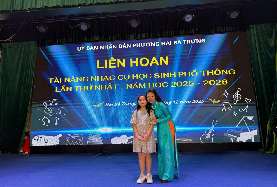 Nhà giáo Nguyễn Thị Bích Thủy – Người Hiệu trưởng tận tâm, người truyền cảm hứng cho ngôi trường mang tên Ngô Thì Nhậm.- Ảnh 4.