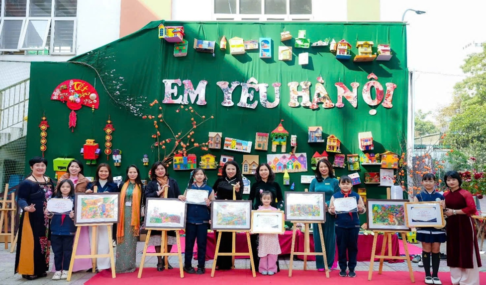 Nhà giáo Nguyễn Thị Bích Thủy – Người Hiệu trưởng tận tâm, người truyền cảm hứng cho ngôi trường mang tên Ngô Thì Nhậm.- Ảnh 6.