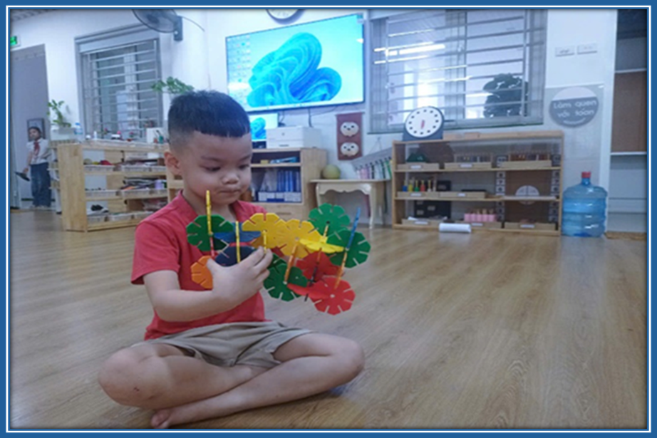 CÔ GIÁO ĐỖ THỊ HÂN TẤM GƯƠNG "NGƯỜI TỐT VIỆC TỐT" - KHÁT VỌNG GIÚP TRẺ TỰ KỶ HOÀ NHẬP VÀ XOÁ BỎ SỰ VÔ CẢM CỦA TRẺ TỪ LỨA TUỔI MẦM NON- Ảnh 3.