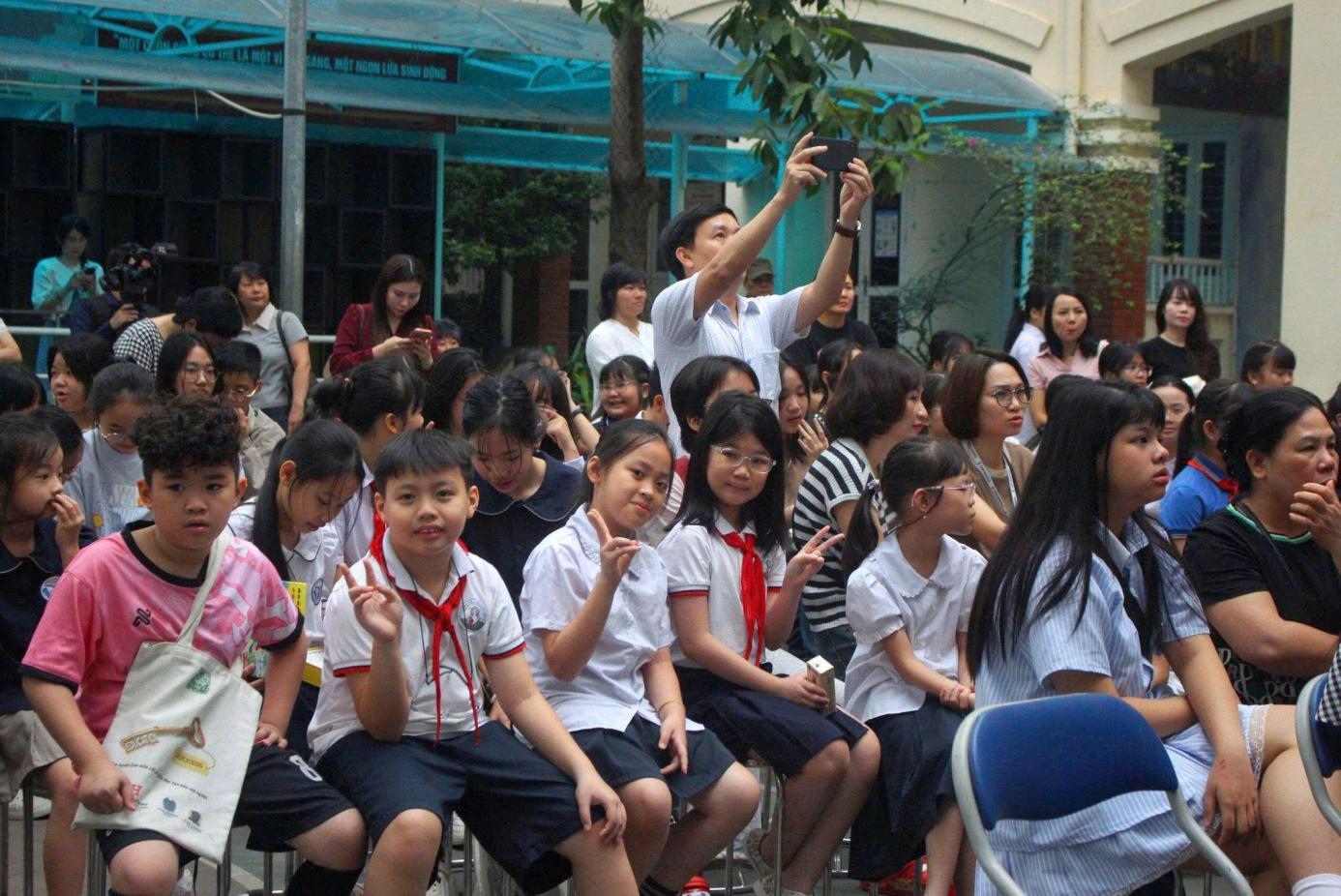 Phường Hai Bà Trưng: Lan tỏa văn hóa đọc qua từng nét vẽ - Khi sách trở thành nguồn cảm hứng sáng tạo- Ảnh 2.