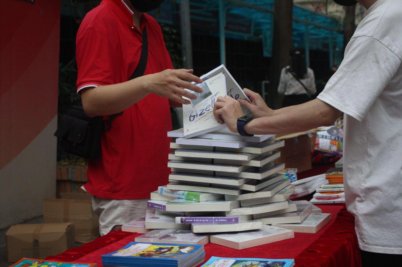 Phường Hai Bà Trưng: Lan tỏa văn hóa đọc qua từng nét vẽ - Khi sách trở thành nguồn cảm hứng sáng tạo- Ảnh 6.