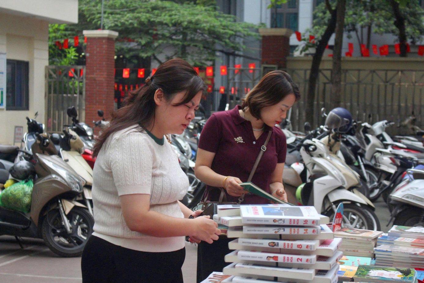 Phường Hai Bà Trưng: Lan tỏa văn hóa đọc qua từng nét vẽ - Khi sách trở thành nguồn cảm hứng sáng tạo- Ảnh 7.