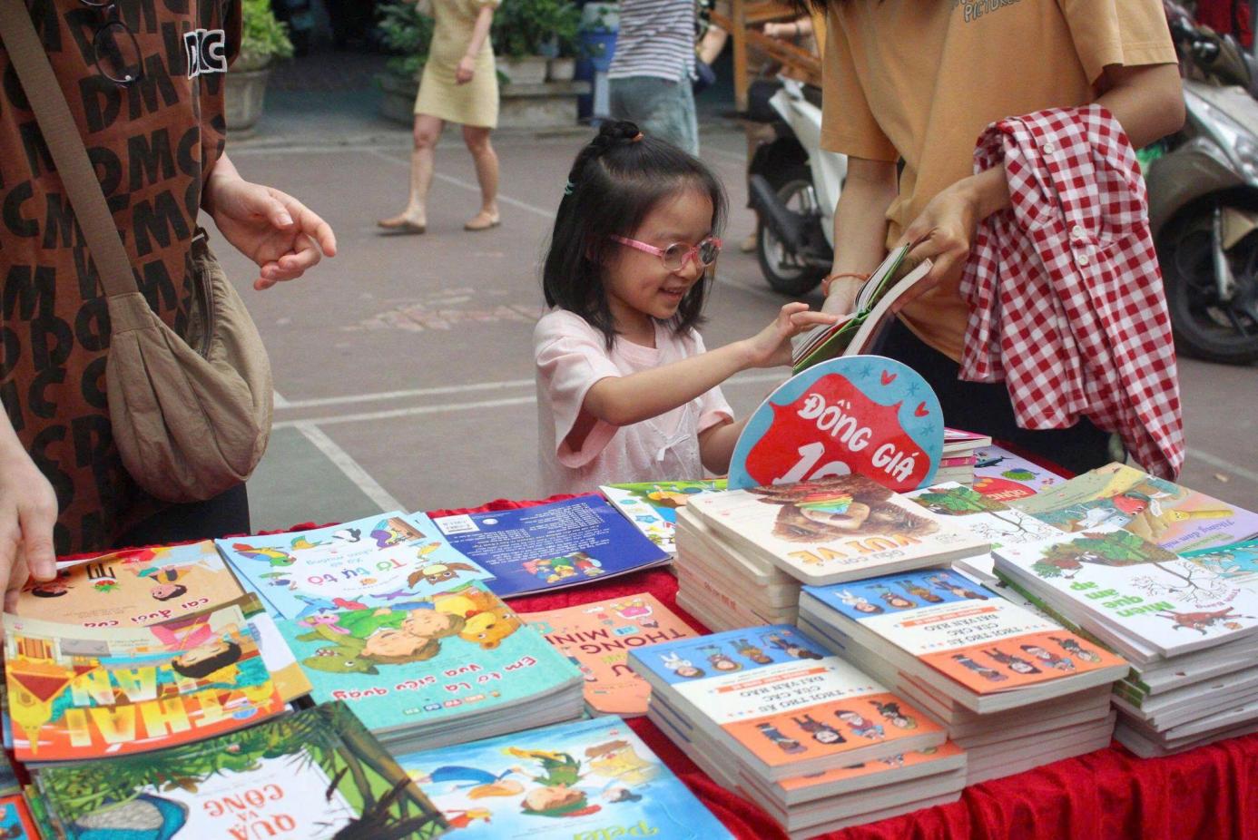 Phường Hai Bà Trưng: Lan tỏa văn hóa đọc qua từng nét vẽ - Khi sách trở thành nguồn cảm hứng sáng tạo- Ảnh 8.