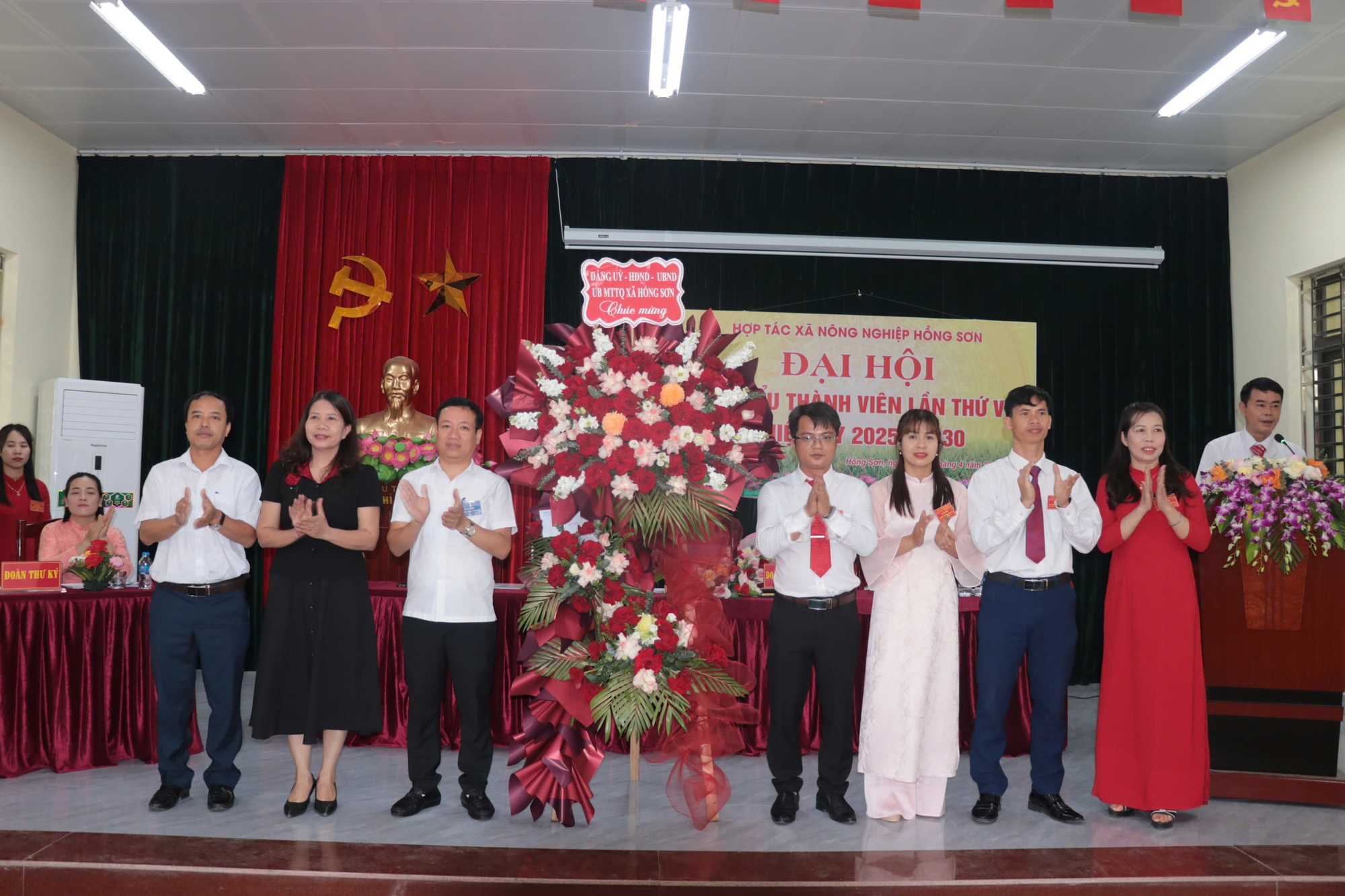 Hợp tác xã nông nghiệp Hồng Sơn tổ chức thành công Đại hội đại biểu thành viên lần thứ VII, nhiệm kỳ 2025-2030- Ảnh 1.