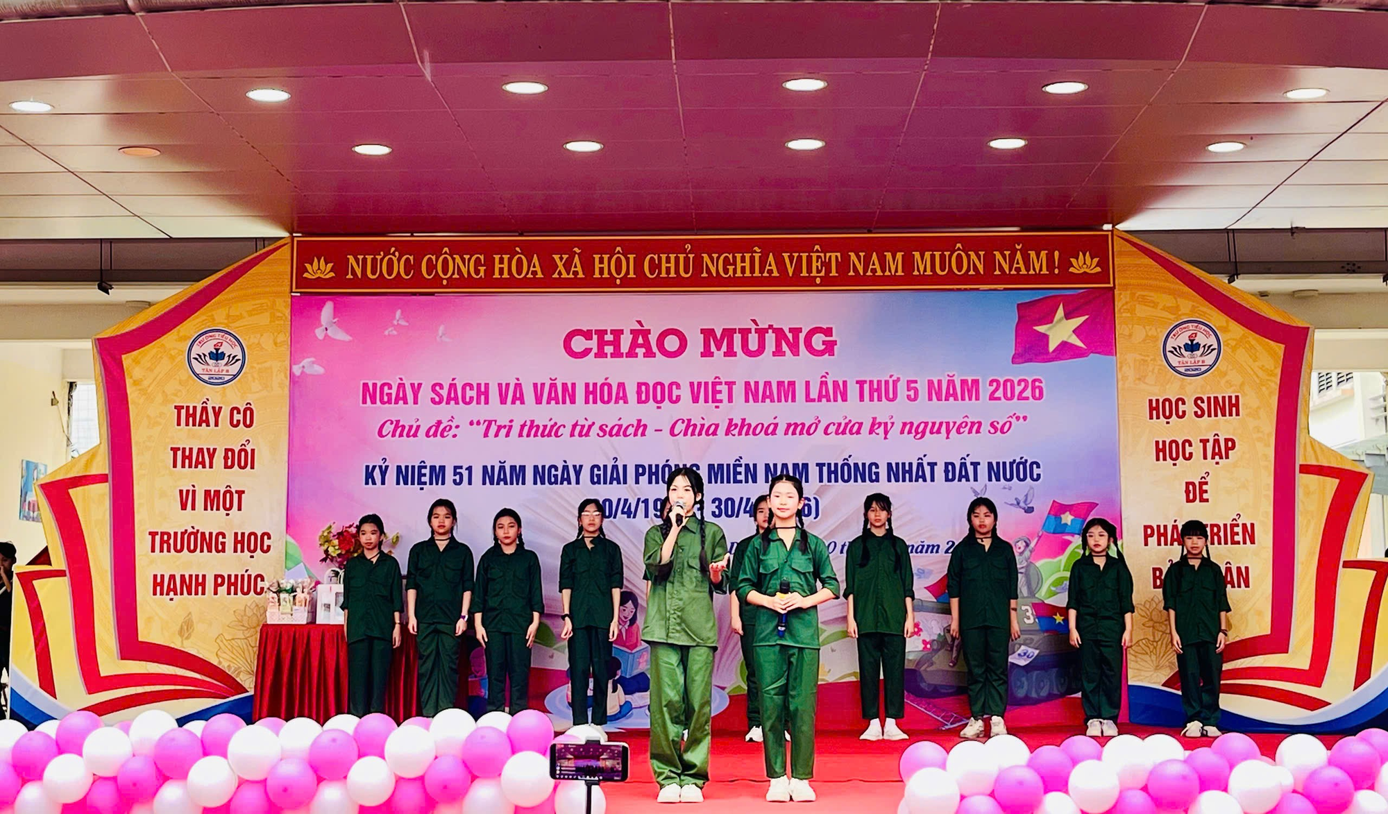 Ngày sách và Văn hóa đọc Việt Nam lần thứ 5 năm 2026tại Trường Tiểu học Tân Lập B- Ảnh 2.