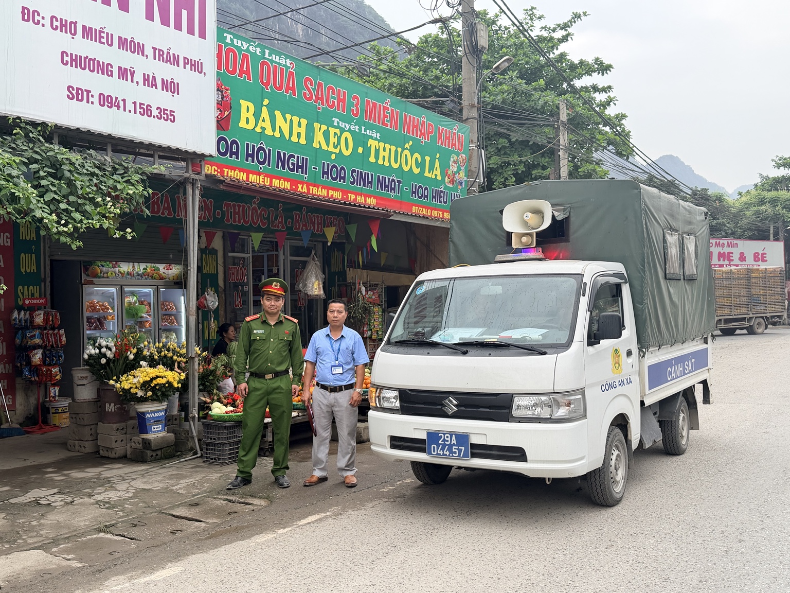 Tuyên truyền, ký cam kết chấp hành trật tự an toàn giao thông, trật tự đô thị đối với các hộ kinh doanh- Ảnh 3.