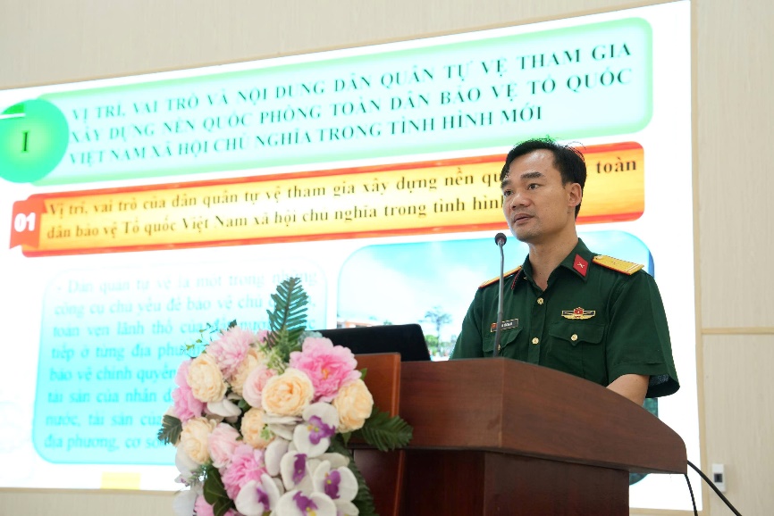 Ảnh có chứa hoa, văn bản, trang phục, đàn ông  Nội dung do AI tạo ra có thể không chính xác.