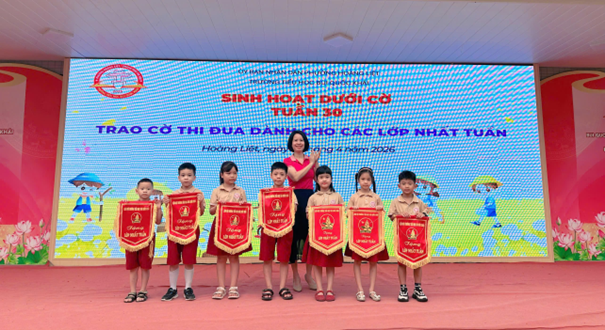 Trường Tiểu học Bùi Quốc Khái lan tỏa thông điệp hưởng ứng Ngày Trái Đất: “Sắc màu tái sinh - Khi rác thải cất lời”- Ảnh 1.