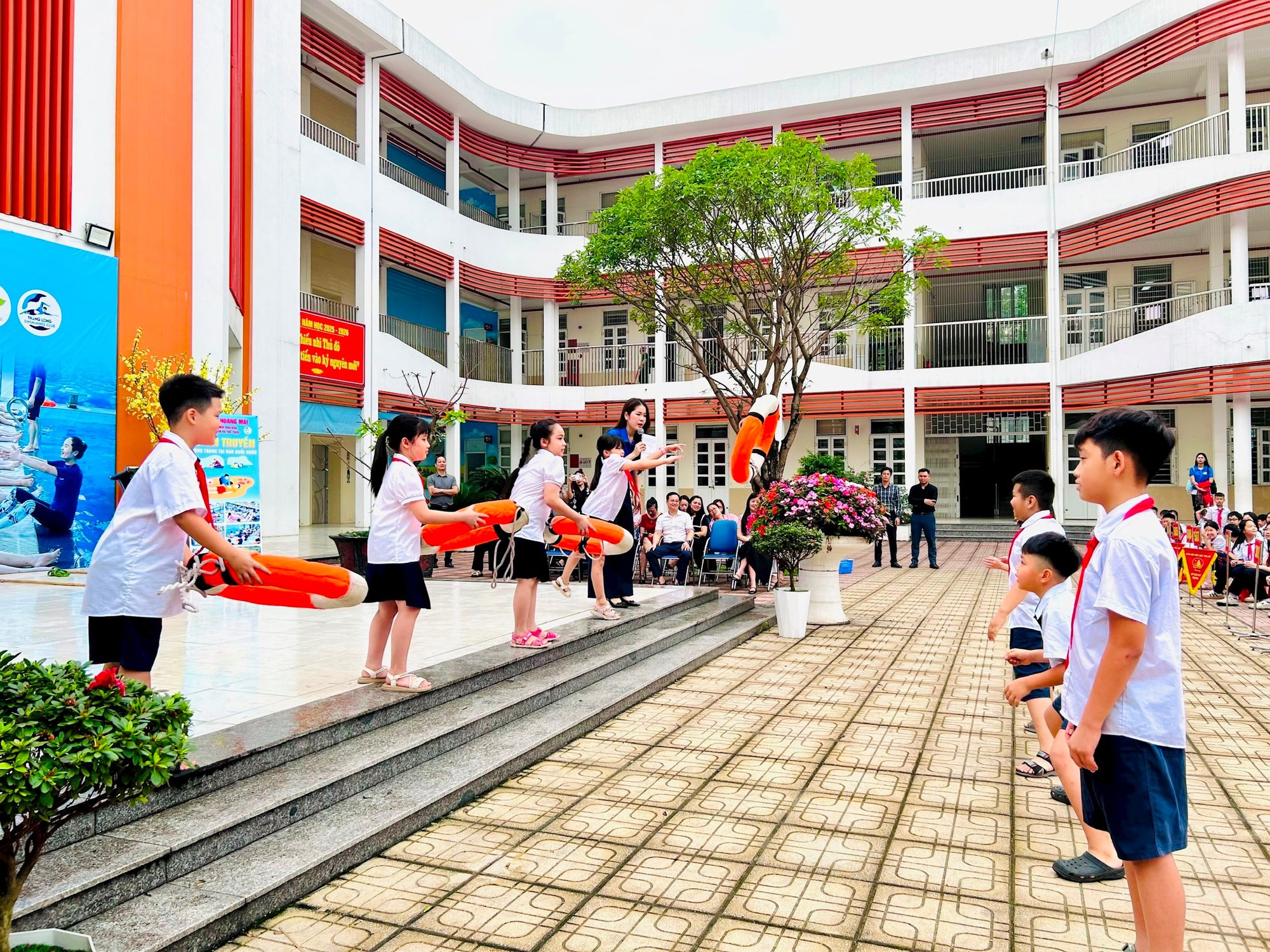 Phường Hoàng Mai trang bị kỹ năng phòng tránh đuối nước cho học sinh- Ảnh 5.