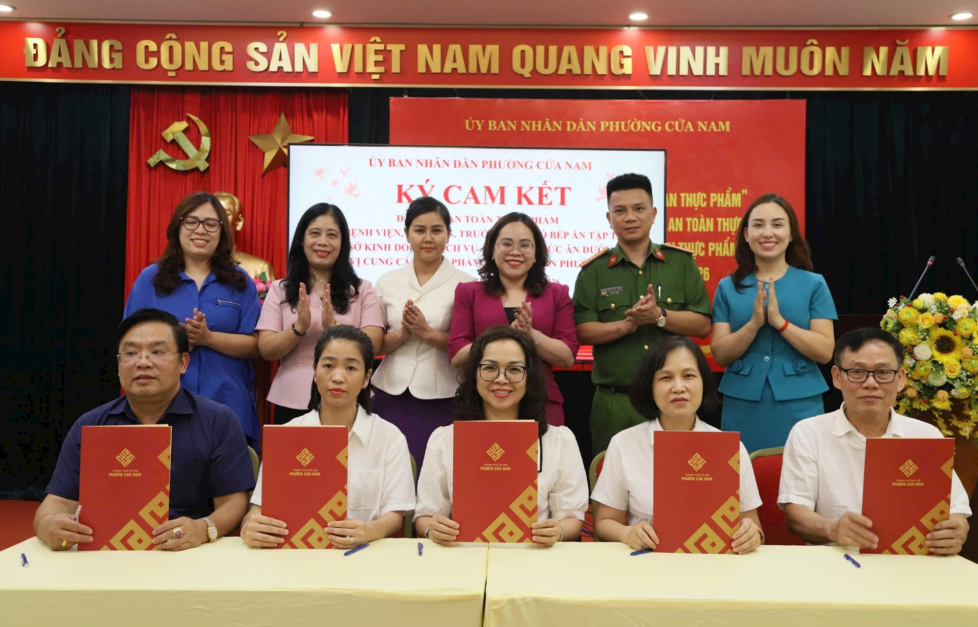 Phường Cửa Nam ra mắt 5 tổ giám sát an toàn thực phẩm tại cộng đồng- Ảnh 2.