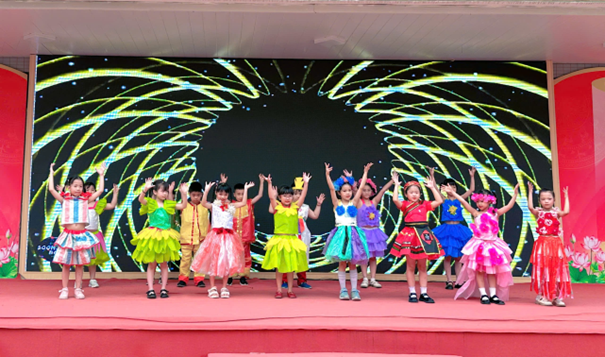 Trường Tiểu học Bùi Quốc Khái lan tỏa thông điệp hưởng ứng Ngày Trái Đất: “Sắc màu tái sinh - Khi rác thải cất lời”- Ảnh 3.