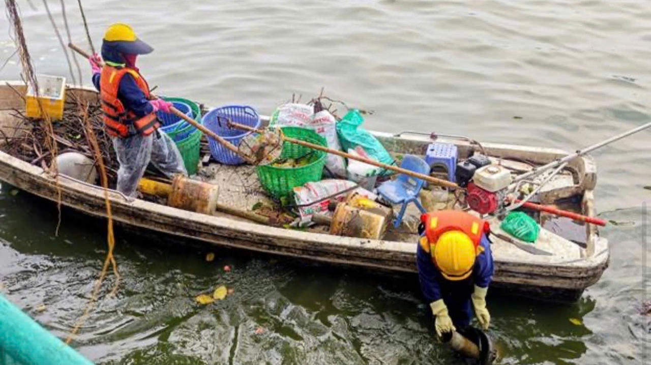 Công an phường Tây Hồ ra quân đảm bảo trật tự, mỹ quan đô thị khu vực Hồ Tây- Ảnh 2.
