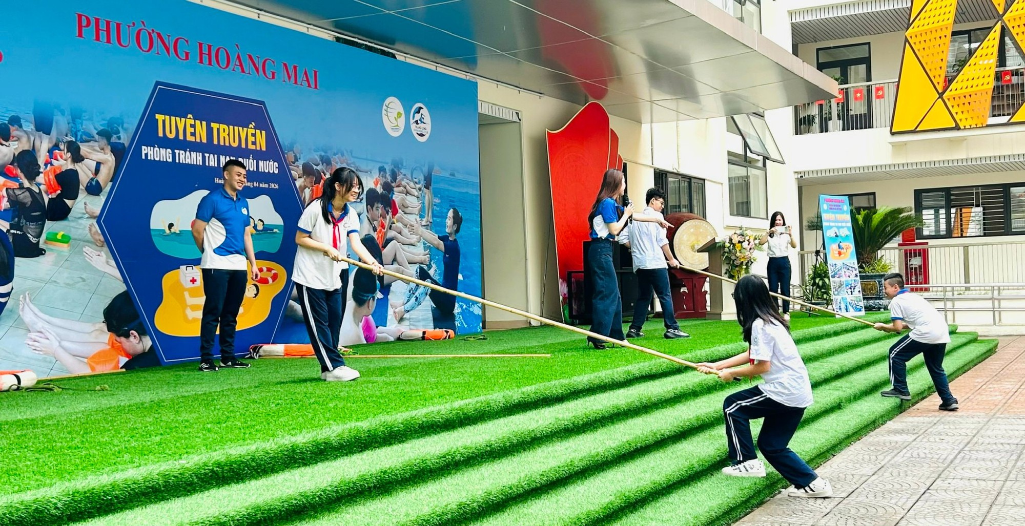 Phường Hoàng Mai trang bị kỹ năng phòng tránh đuối nước cho học sinh- Ảnh 3.