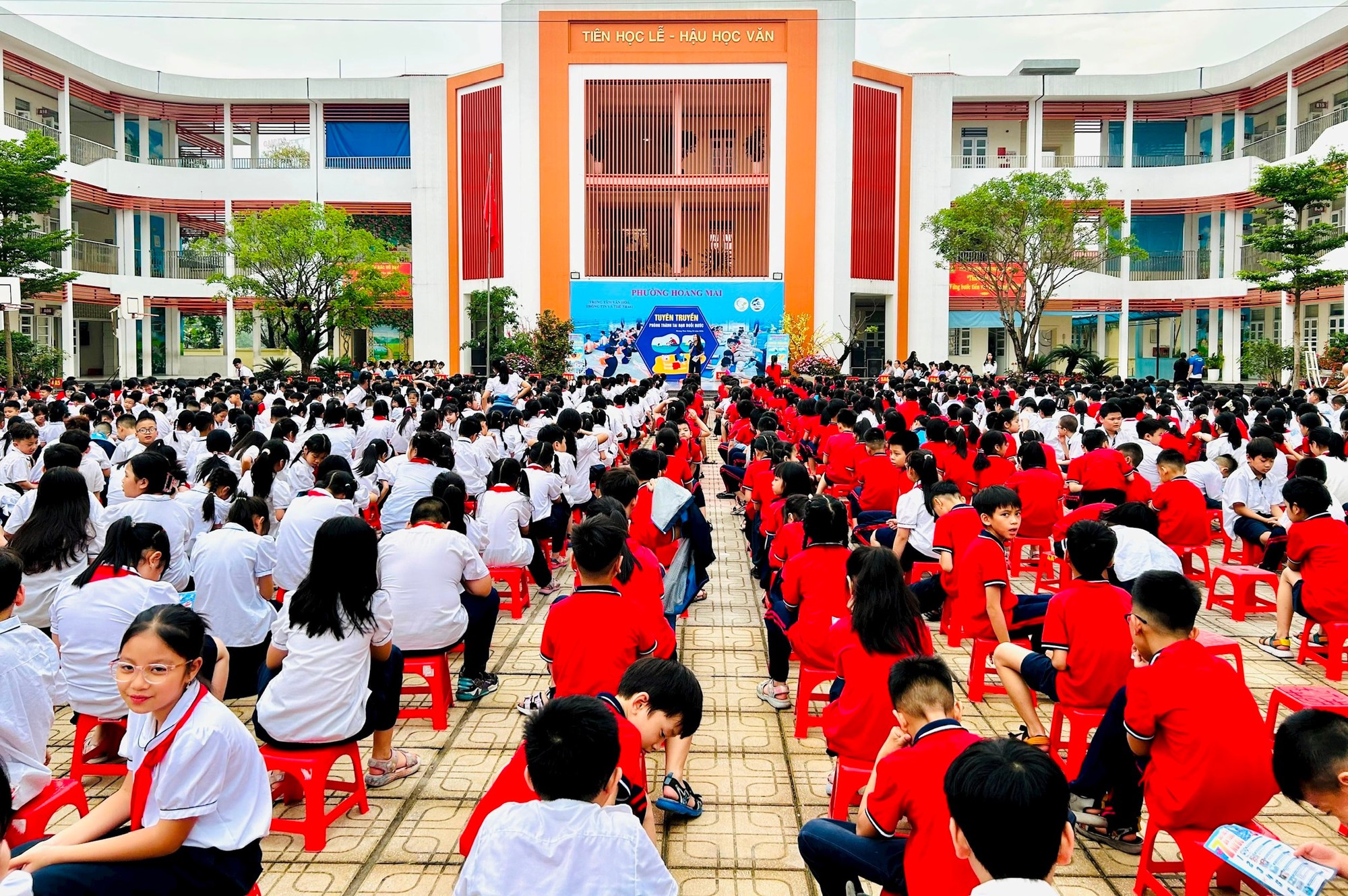 Phường Hoàng Mai trang bị kỹ năng phòng tránh đuối nước cho học sinh- Ảnh 4.