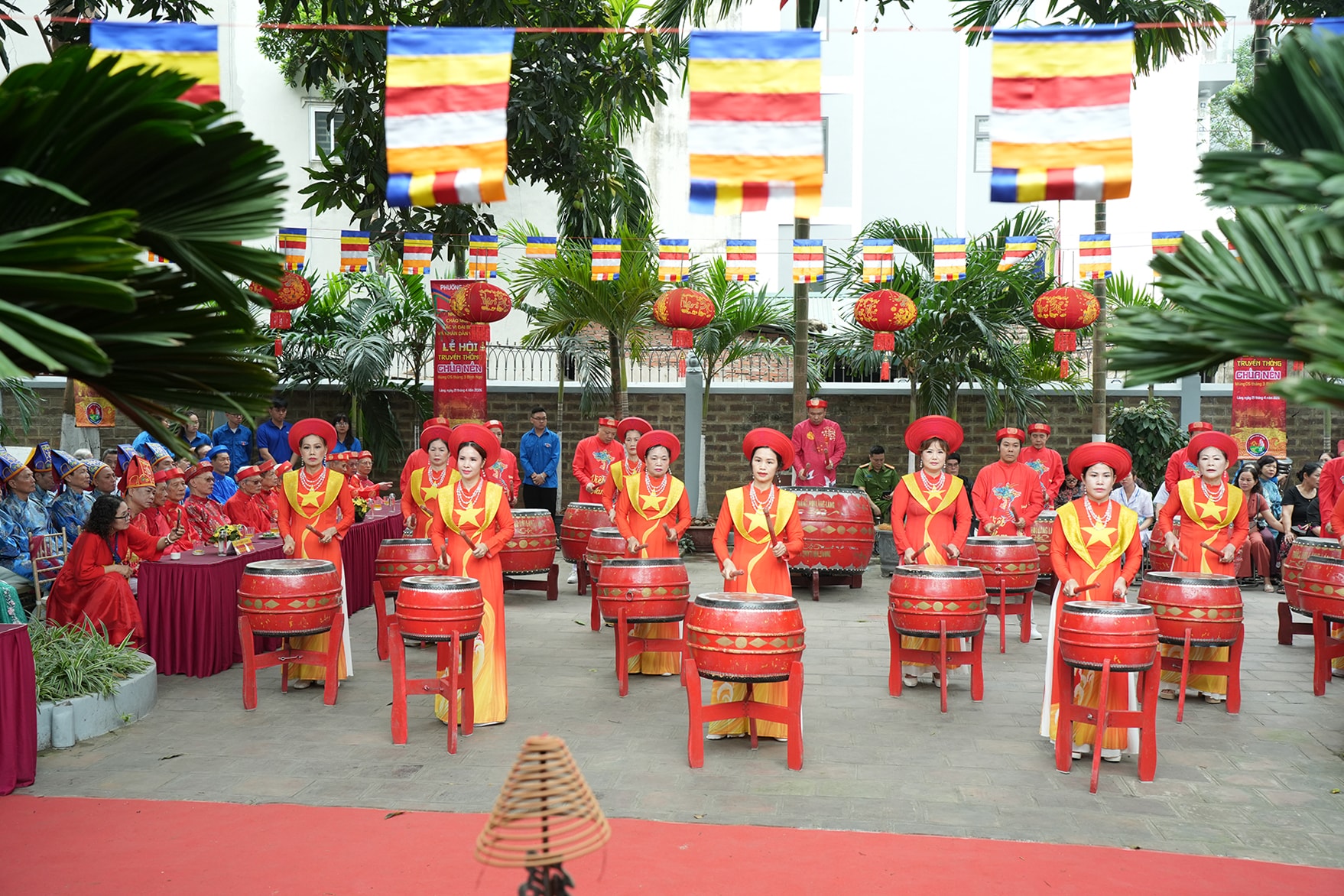 Khai mạc Lễ hội truyền thống Chùa Nền năm 2026:
Khi đạo hiếu "thắp lửa" cho hành trình hội Láng- Ảnh 5.