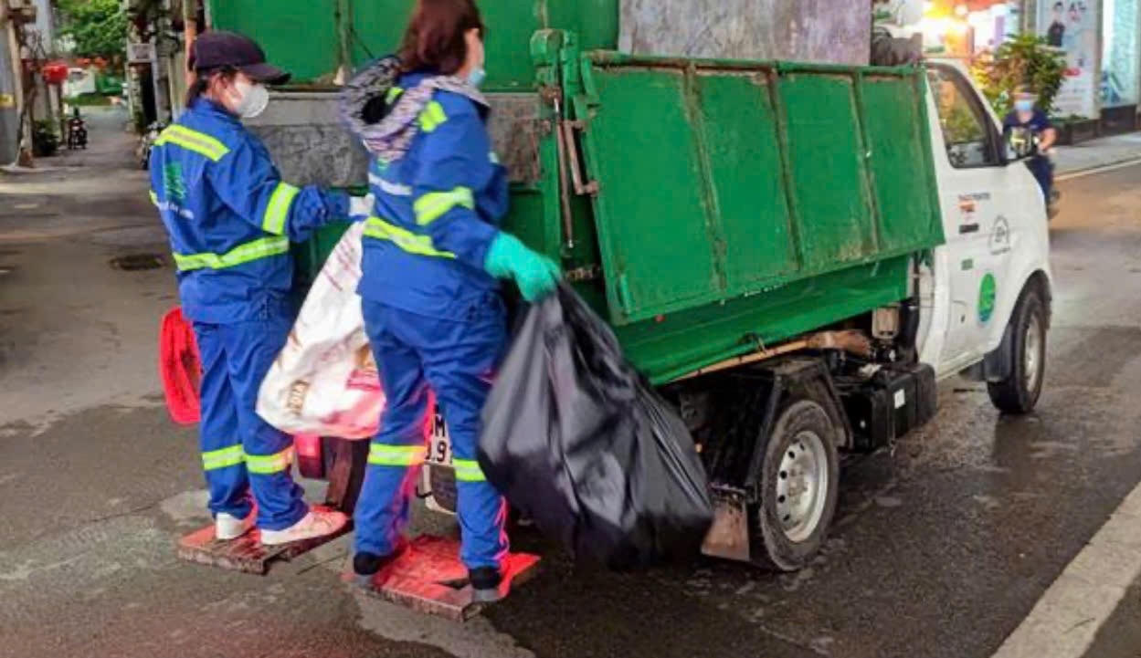 Công an phường Tây Hồ ra quân đảm bảo trật tự, mỹ quan đô thị khu vực Hồ Tây- Ảnh 5.