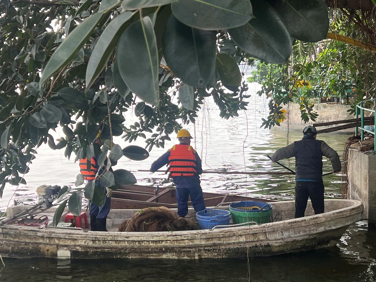 Công an phường Tây Hồ ra quân đảm bảo trật tự, mỹ quan đô thị khu vực Hồ Tây- Ảnh 3.
