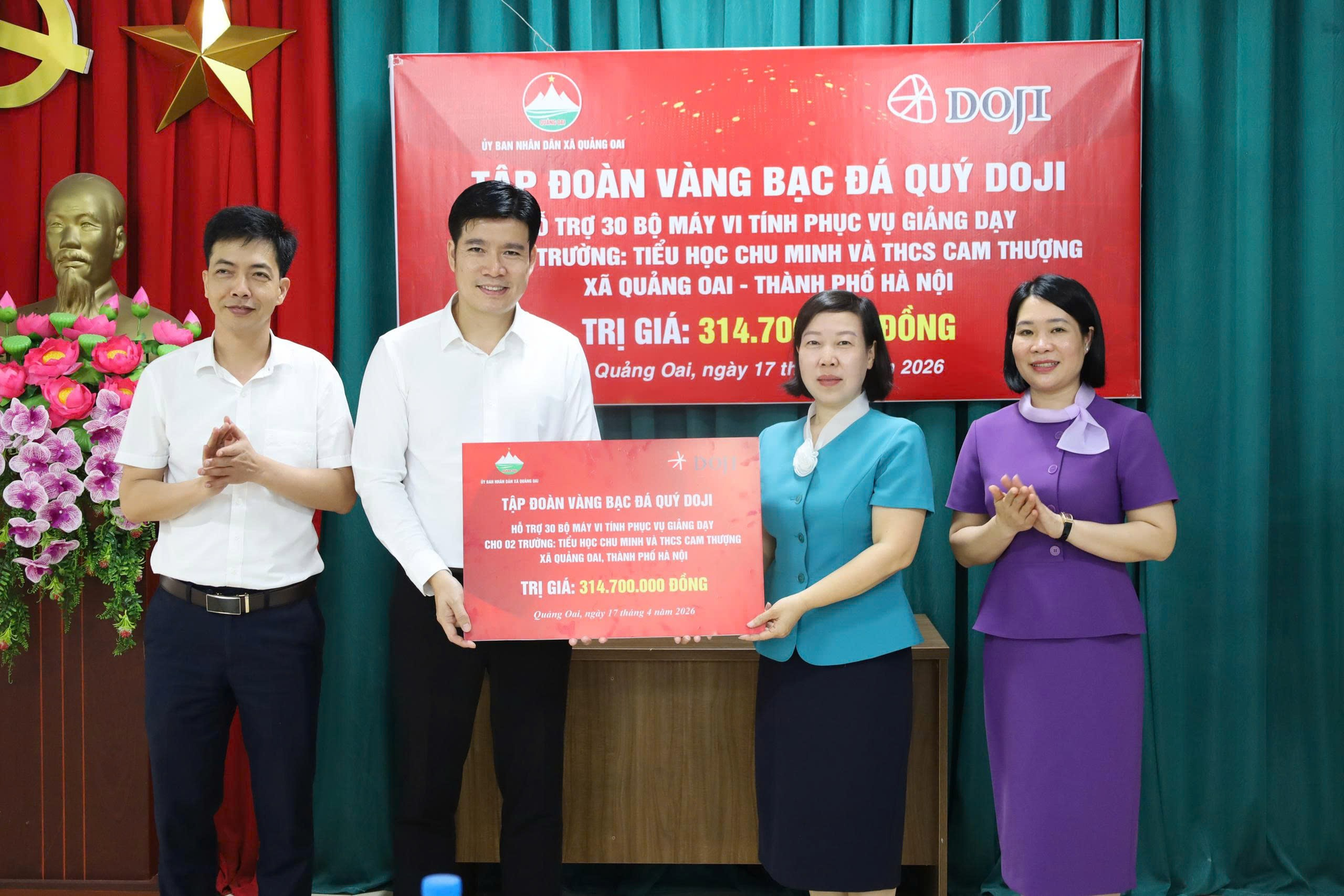 Quảng Oai tiếp nhận 30 bộ máy vi tính, tăng cường điều kiện dạy học trong kỷ nguyên số- Ảnh 1.