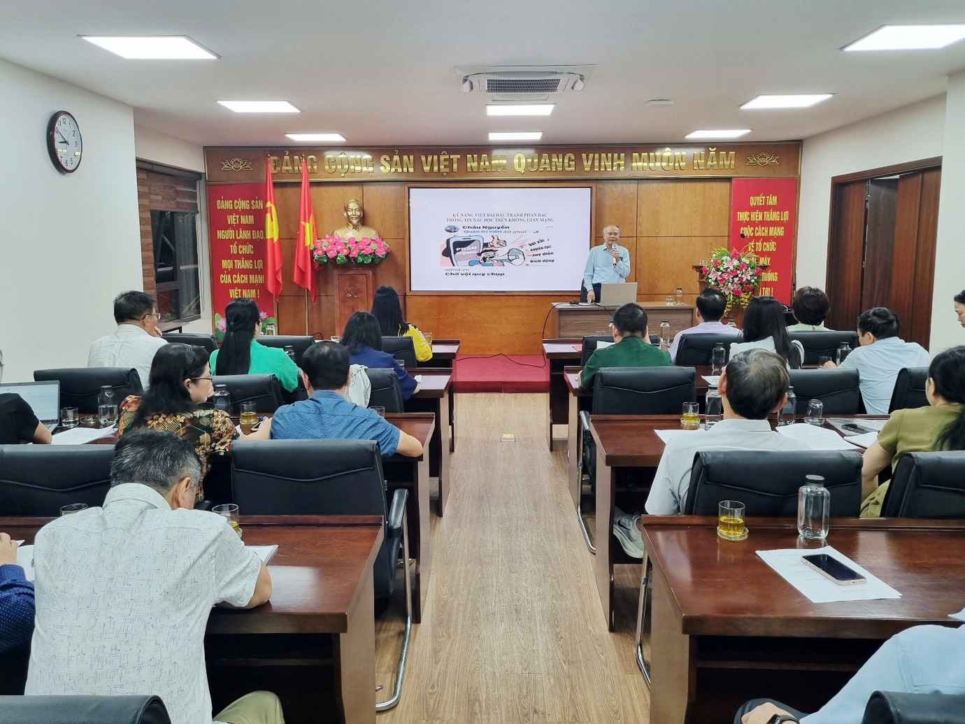 Nâng cao kỹ năng viết chính luận bảo vệ nền tảng tư tưởng của Đảng- Ảnh 1.