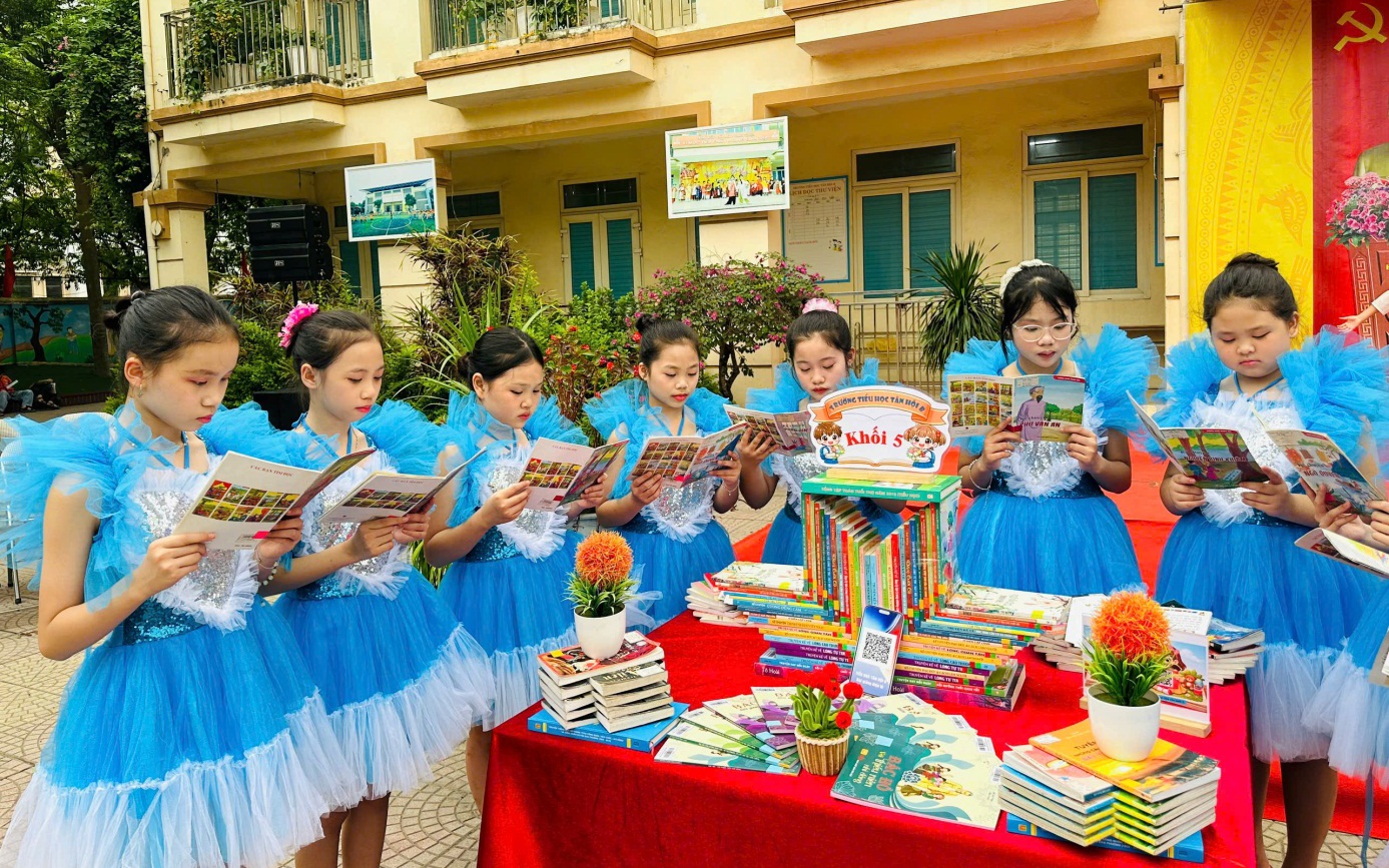 Sôi nổi ngày sách và văn hóa đọc việt nam tại Trường Tiểu học Tân Hội B, xã Ô Diên