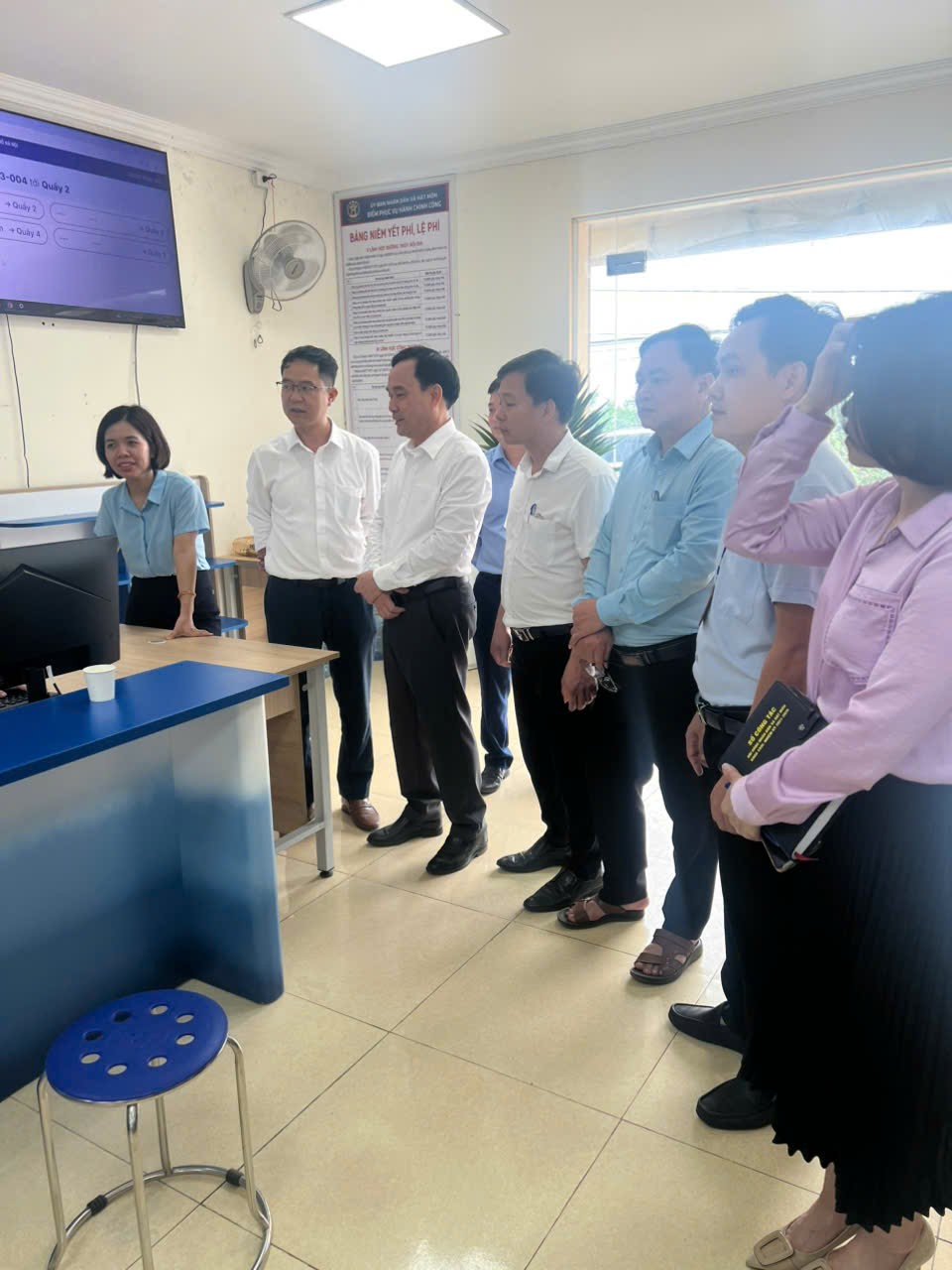 Chiều 20/4 Ban Văn hoá - xã hội, Hội đồng nhân dân xã khảo sát việc thực hiện Nghị quyết số 57-NQ/TW ngày 22/12/2024 của Bộ Chính trị về đột phá phát triển khoa học, công nghệ, đổi mới sáng tạo và chuyển đổi số- Ảnh 3.