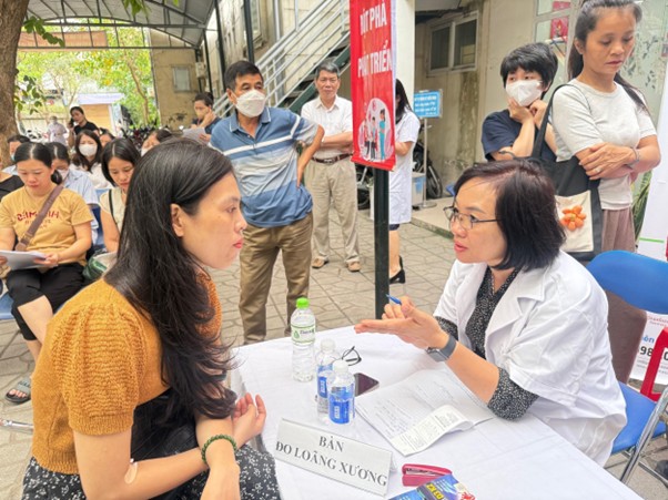 Phường Thanh Xuân tổ chức Ngày cao điểm “Chiến dịch truyền thông lồng ghép cung cấp dịch vụ chăm sóc sức khỏe, nâng cao chất lượng dân số năm 2026”- Ảnh 11.