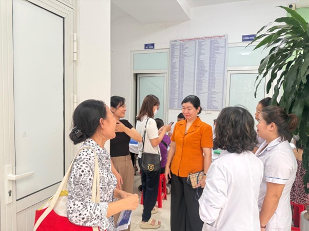 Phường Thanh Xuân tổ chức Ngày cao điểm “Chiến dịch truyền thông lồng ghép cung cấp dịch vụ chăm sóc sức khỏe, nâng cao chất lượng dân số năm 2026”- Ảnh 1.