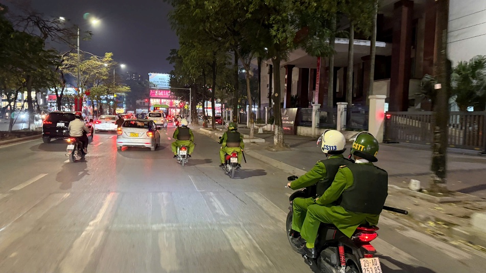 Công an phường Yên Hòa duy trì công tác tuần tra đảm bảo ANTT dịp Lễ 30/4 và 01/5- Ảnh 2.